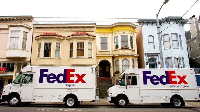 Служба доставки FedEx согласилась выплатить $35 млн по искам о контрабанде сигарет