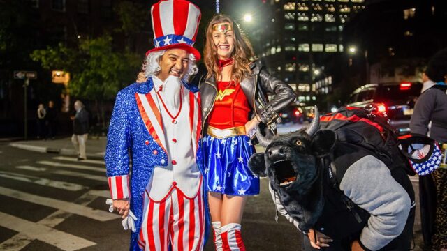 В Нью-Йорке прошел костюмированный парад в честь Хэллоуина: фотогалерея