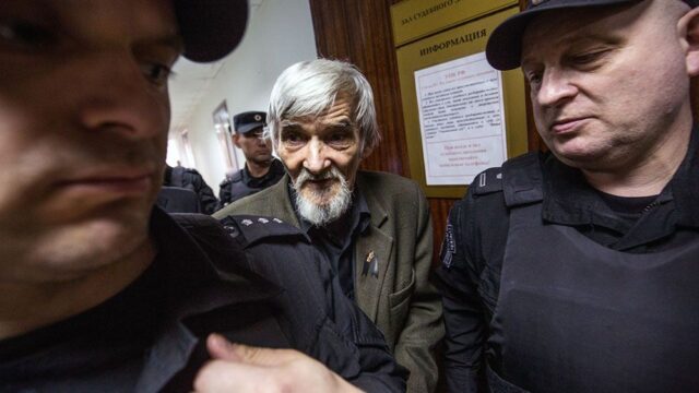 Суд приговорил историка Юрия Дмитриева к 3,5 годам колонии