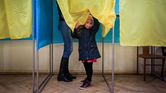 В Украине проходит второй тур президентских выборов