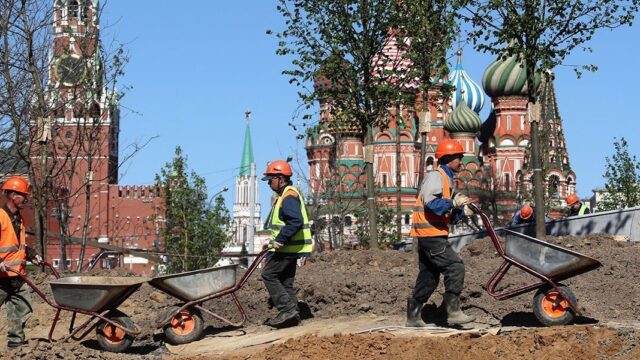 Мэрия Москвы решила полностью отказаться от мигрантов на стройках