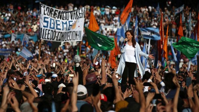 Суд в Аргентине потребовал арестовать бывшего президента страны