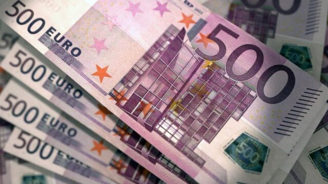 Курс евро впервые за два года превысил 80 рублей