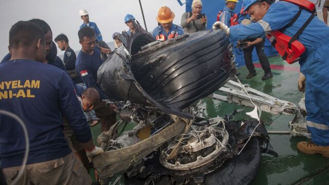 Отчет: индонезийский «Боинг» погубили недостатки самолета, ошибки экипажа и плохое техобслуживание