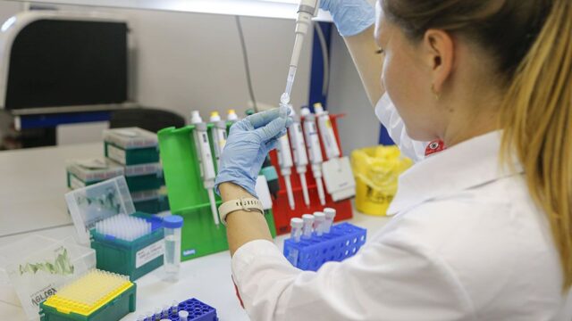 Научный центр «Вектор» заявил о создании вакцины, которая вырабатывает антитела к ВИЧ