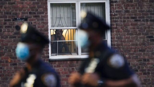 В Нью-Йорке обвинили полицейского в сотрудничестве с властями Китая