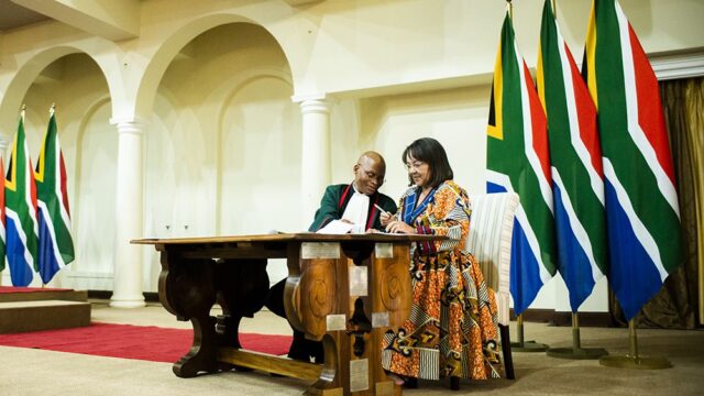 В ЮАР впервые в истории страны половину кабинета министров заняли женщины