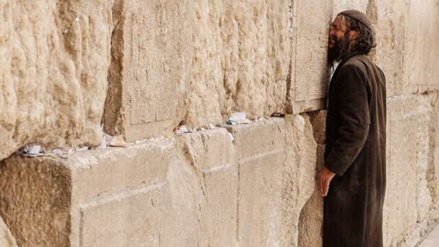 В Иерусалиме отказались от совместных молитв мужчин и женщин у Стены Плача