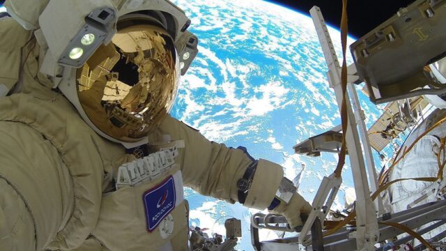 Космонавты будут получать полмиллиона рублей в месяц