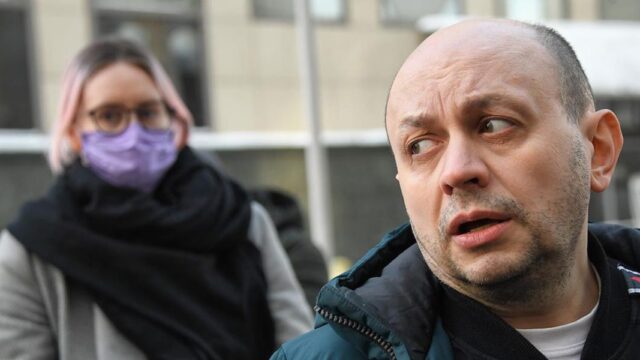 Главреду «Медиазоны» Сергею Смирнову сократили арест с 25 до 15 суток