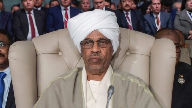 Министр обороны Судана ушел с поста главы Военного совета страны