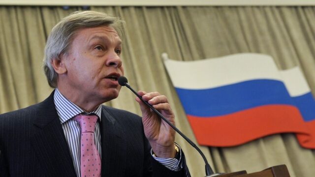 Пушков ответил на критику Волкером переговоров с Сурковым