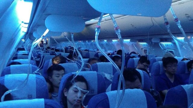 Самолет Air China резко снизил высоту из-за ошибки пилота, который решил проветрить кабину после курения