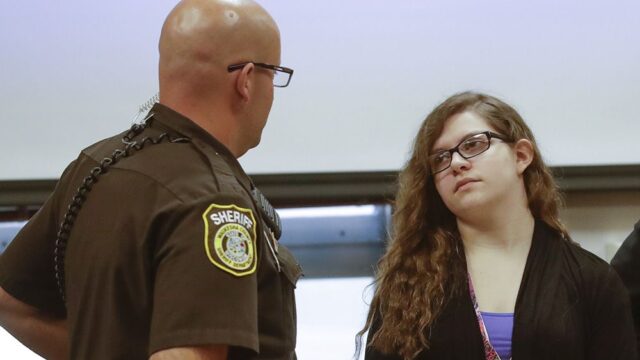 Девочку, пытавшуюся убить одноклассницу из-за Слендермена, приговорили к принудительному лечению