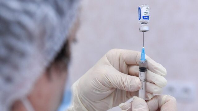 Почти 20 млн человек в России завершили вакцинацию «Спутником V»
