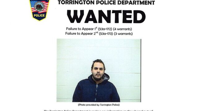 В Коннектикуте подозреваемый пообещал сдаться, если его полицейское фото соберет 15 тысяч лайков