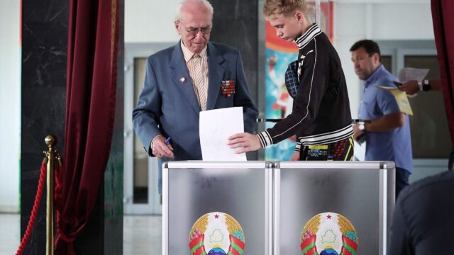 Экзитполы: Лукашенко набирает 79,7% голосов на президентских выборах в Беларуси