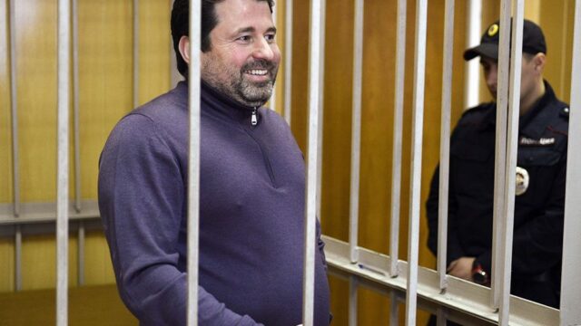 Суд в Москве приговорил Дионисия Золотова к 7,5 годам колонии