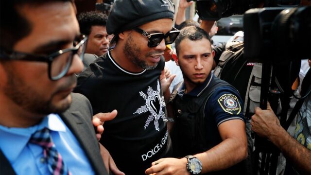 В Парагвае арестовали футболиста Роналдиньо за поддельный паспорт