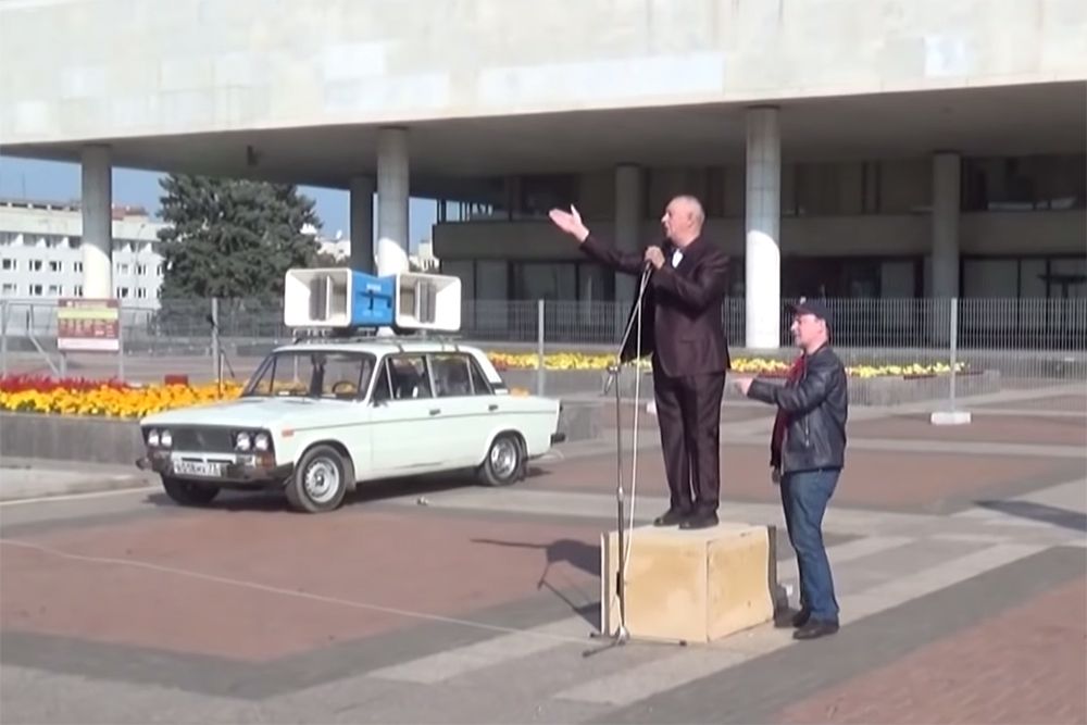 В Ульяновске депутата от КПРФ оштрафовали за метание скумбрии в «Коммунистов России»