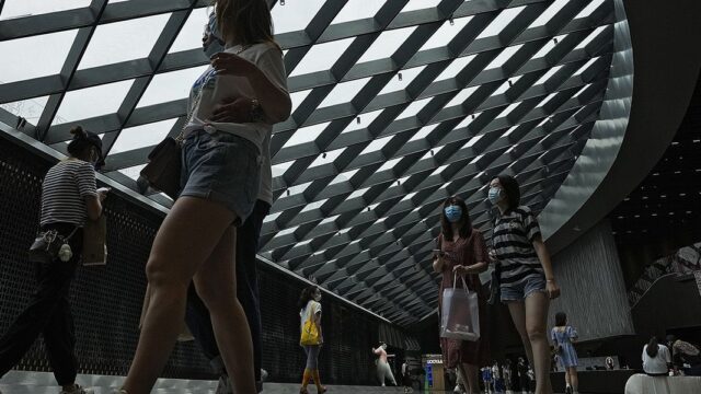 В Китае непривитым могут запретить посещать общественные места