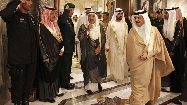 В Кувейте двоих членов королевской семьи отправили в тюрьму за оскорбление спикера парламента
