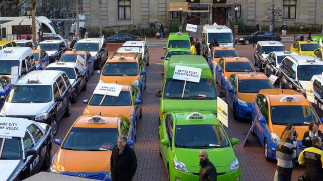 Мэр Нью-Йорка ввел ограничения на деятельность онлайн-сервисов по заказу такси