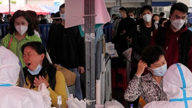 «Не допускали распространения». Почему в Китае произошла вспышка коронавируса