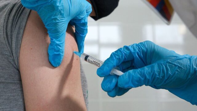 В России завершился второй этап испытаний вакцины «Спутник Лайт»