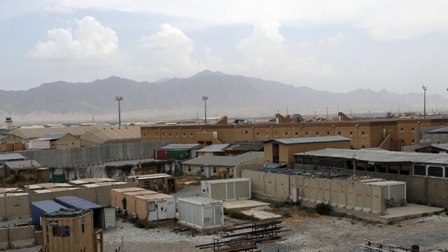 Военные США внезапно покинули авиабазу в Афганистане, выключив свет