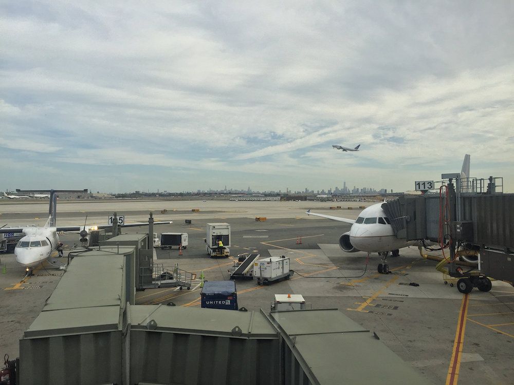 В аэропорту Ньюарк в Нью-Джерси приостановили полеты из-за дронов