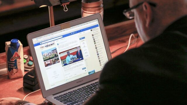 Facebook планирует снизить акцент на политическом контенте в соцсети