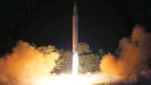 Северная Корея впервые с сентября провела запуск баллистической ракеты