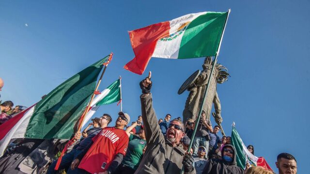 Жители мексиканского города на границе с США устроили протесты из-за прибытия мигрантов