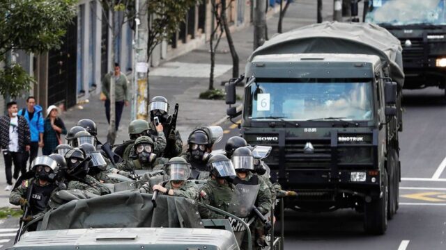 В Эквадоре из-за протестов военные на сутки ограничили передвижение по стране
