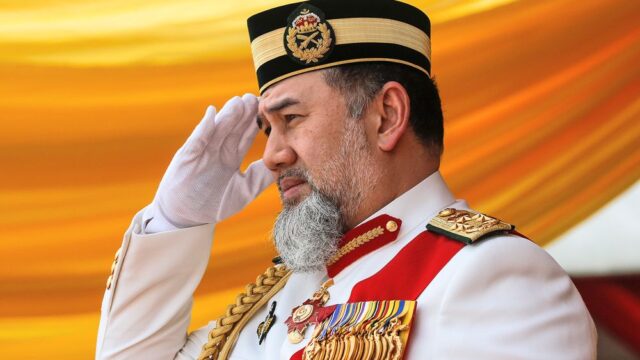 Король Малайзии досрочно сложил полномочия