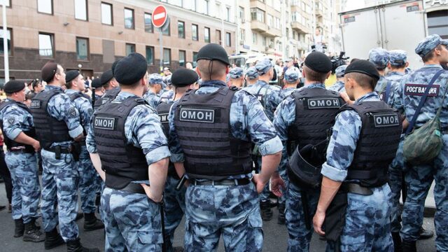 Суд в Москве выписал первый штраф за участие в марше в поддержку Голунова