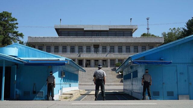 Между военными Северной и Южной Кореи произошла перестрелка из-за перебежчика из КНДР