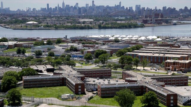 Городской совет Нью-Йорка одобрил закрытие самой большой тюрьмы в мире