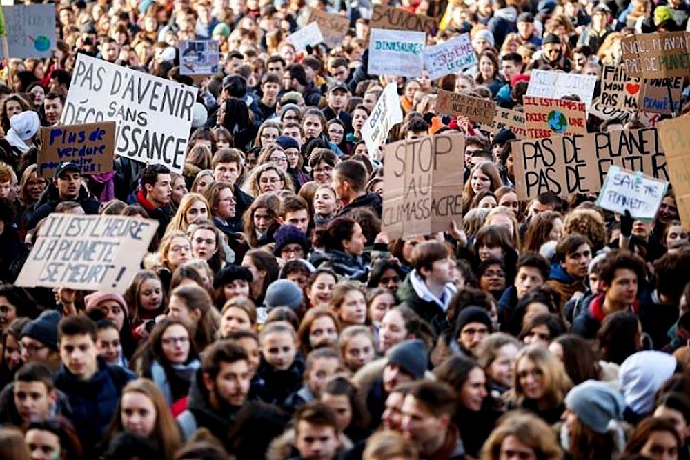 Подростки против изменения климата: как 15-летняя Грета Тунберг из Швеции вывела на улицы тысячи школьников