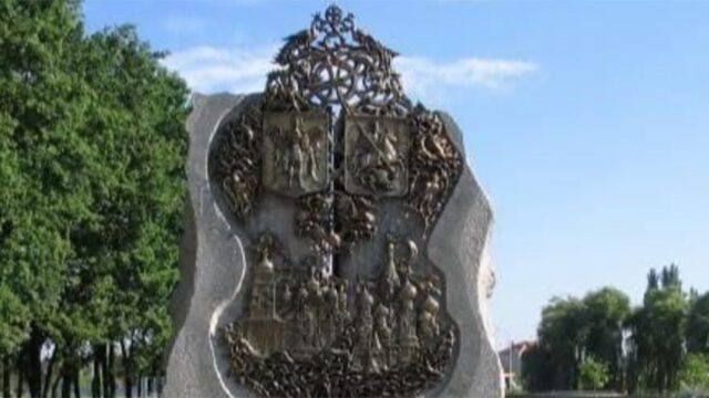 В столице Украины снесли памятник дружбе между Москвой и Киевом