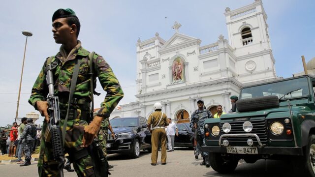 Больше 150 человек погибли при взрывах в церквях и гостиницах на Шри-Ланке