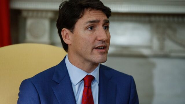 Премьер Канады Джастин Трюдо извинился за фотографию с черным гримом на лице
