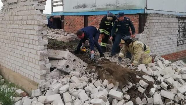 Трое детей, на которых рухнула стена под Воронежем, погибли