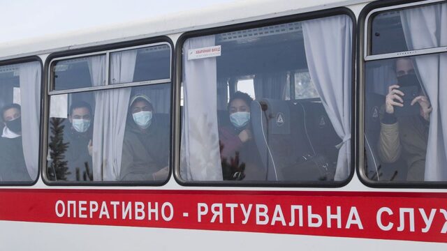 Жители Полтавской области заблокировали автобусы с украинцами, которых эвакуировали из Уханя