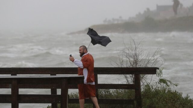 В Техасе объявили чрезвычайное положение из-за урагана «Харви»