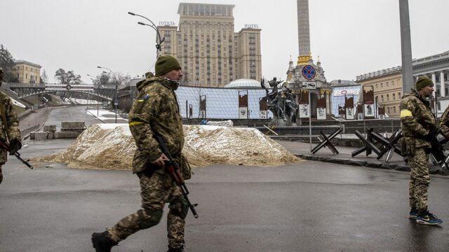 «Настрой — стоять до последнего». Что сейчас происходит в Киеве
