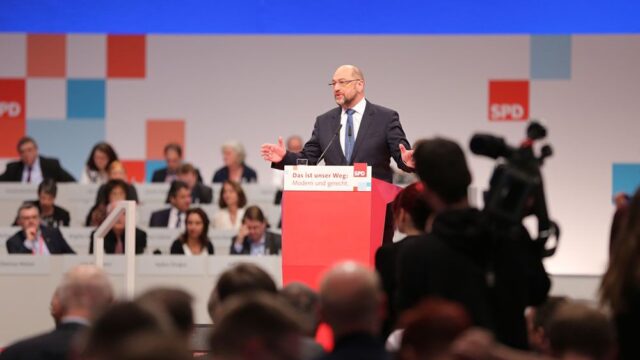 В Германии социал-демократы проголосовали за коалицию с блоком Меркель