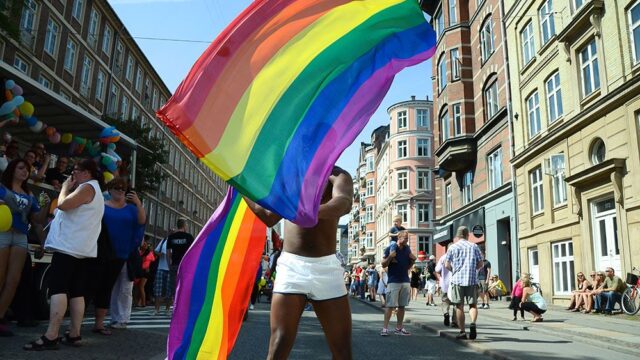 В Дании предъявили обвинения имаму, который сравнил геев с педофилами