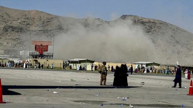 Атака на аэропорт Кабула. Онлайн